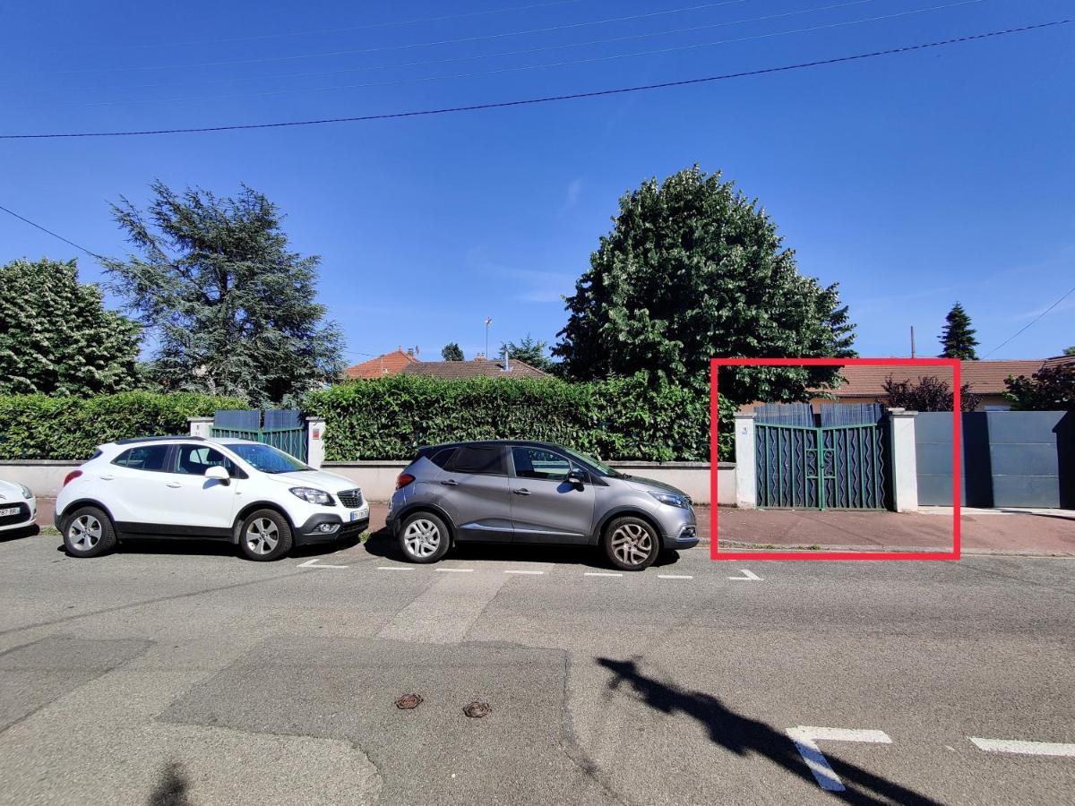 Maisonnette avec jardin, parc du chêne (tram T5) Bron Exterior foto