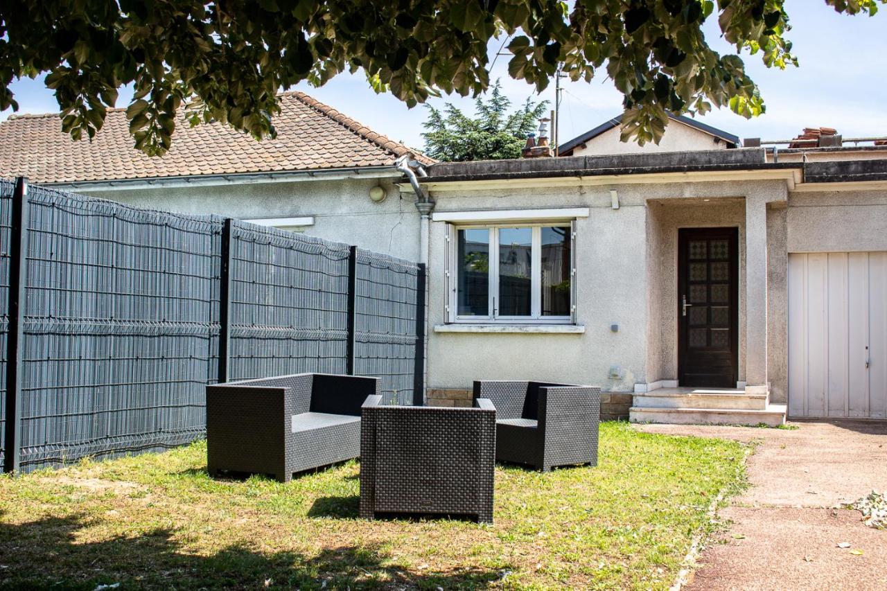 Maisonnette avec jardin, parc du chêne (tram T5) Bron Exterior foto